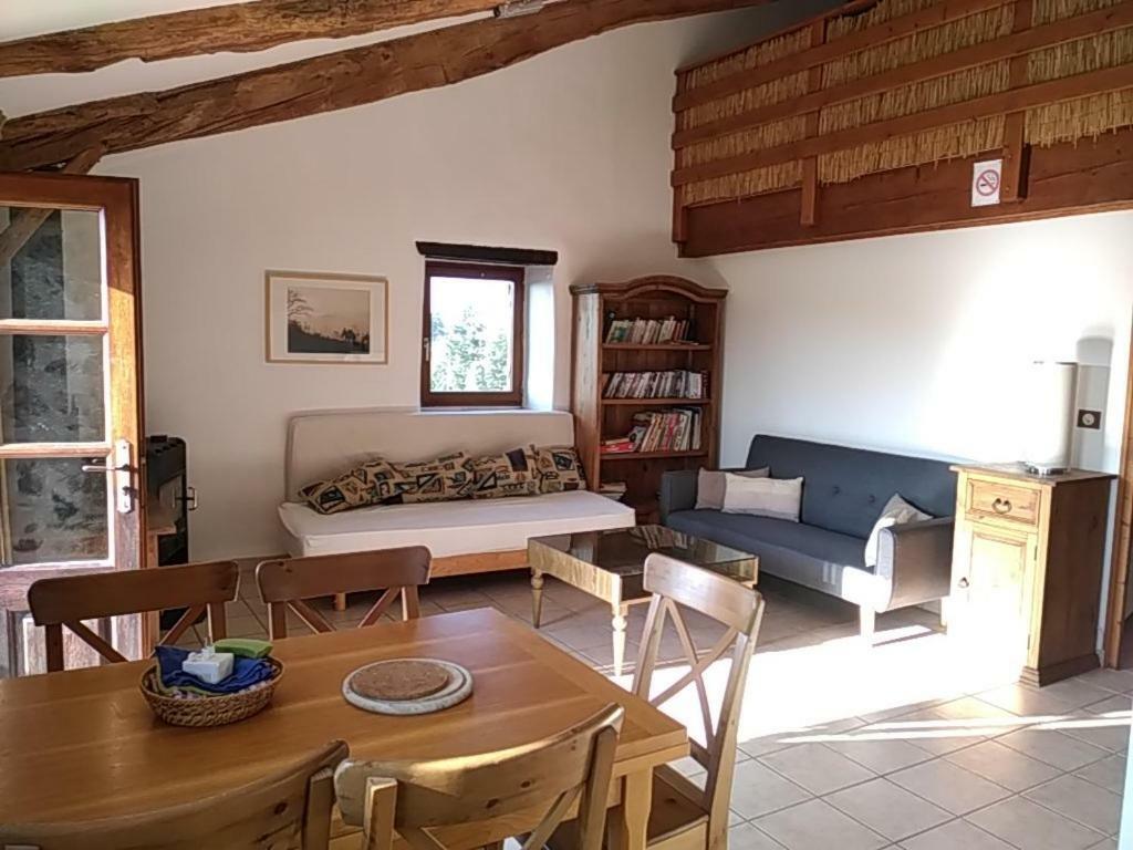 Le Petit Rias Gite Soleil Saint Maurice en Chalencon Exterior photo